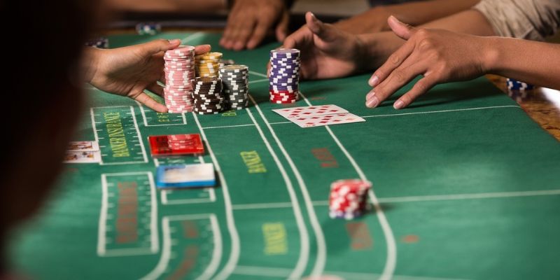 Anh em nhận thưởng lớn từ ván Baccarat thắng